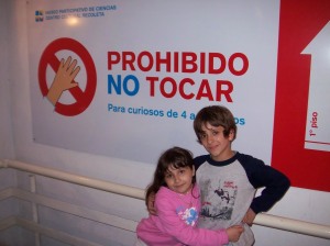 Bruno y Luli en el Museo 
